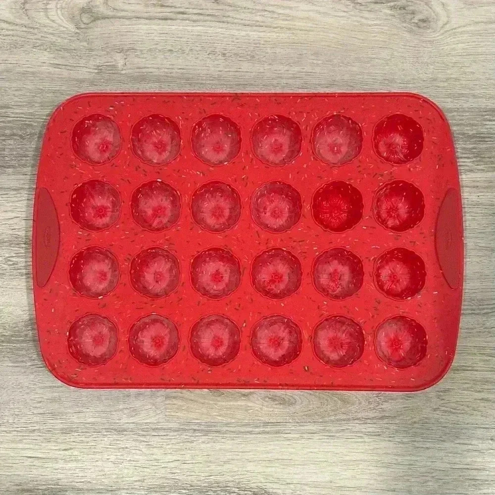 Trudeau Silicone Fluted Mini Cupcake Pan 24 Mini Festive Shaped Cakes Holiday